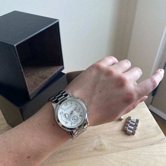 Michael Kors silver watch - Picture 6 of 7